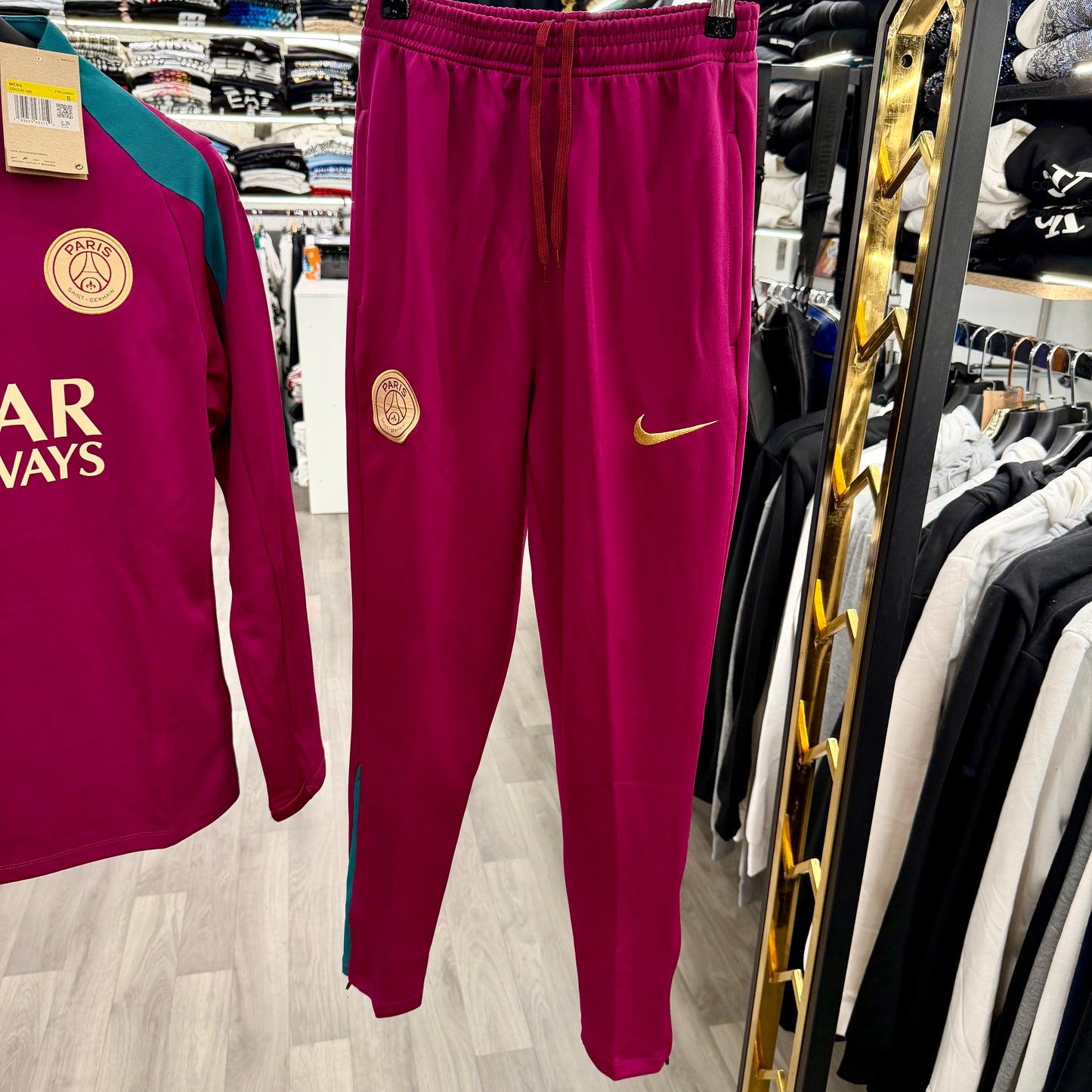 NIKE PARIS - ΣΕΤ ΦΟΡΜΕΣ