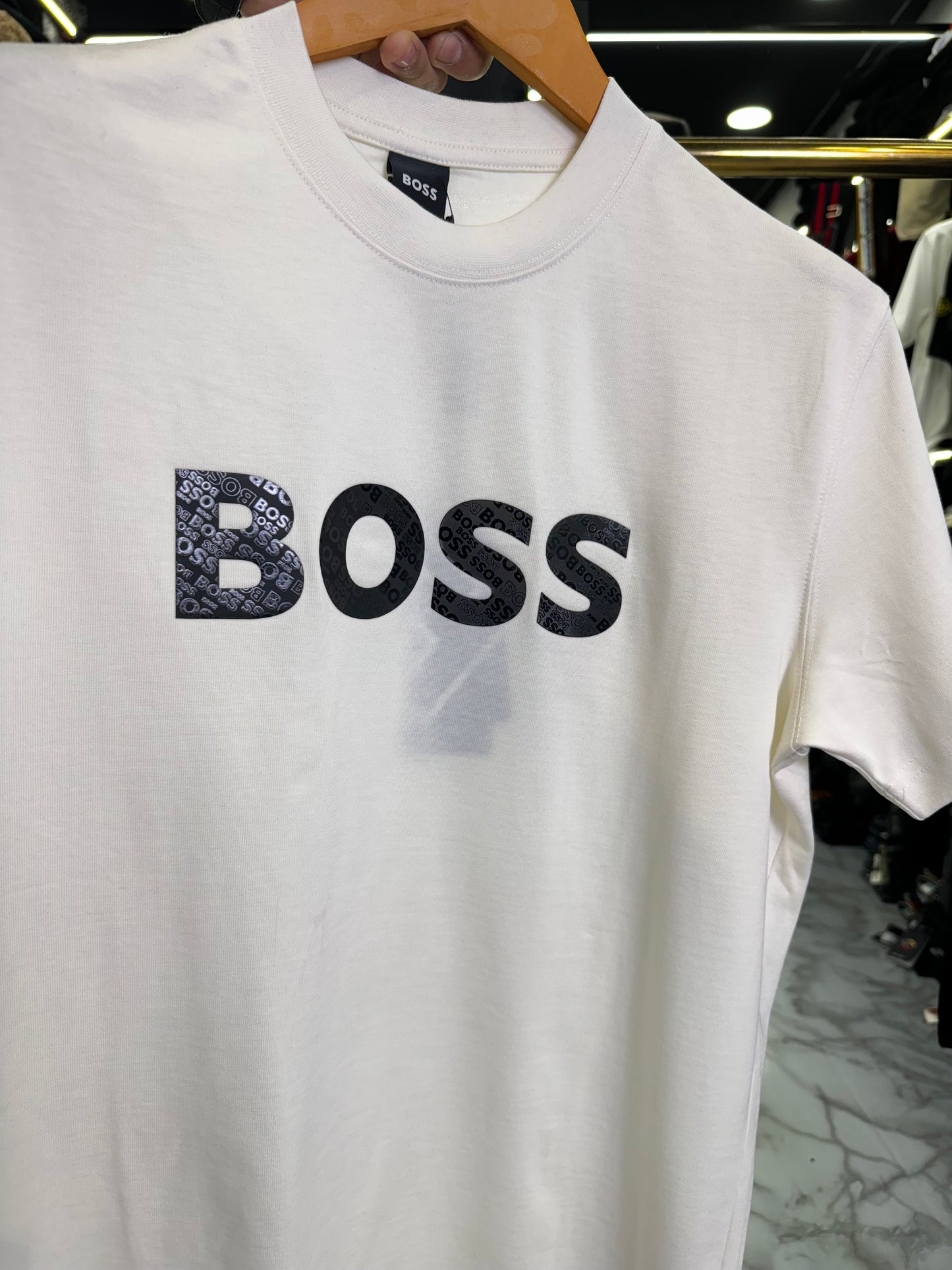 BOSS - T-SHIRT