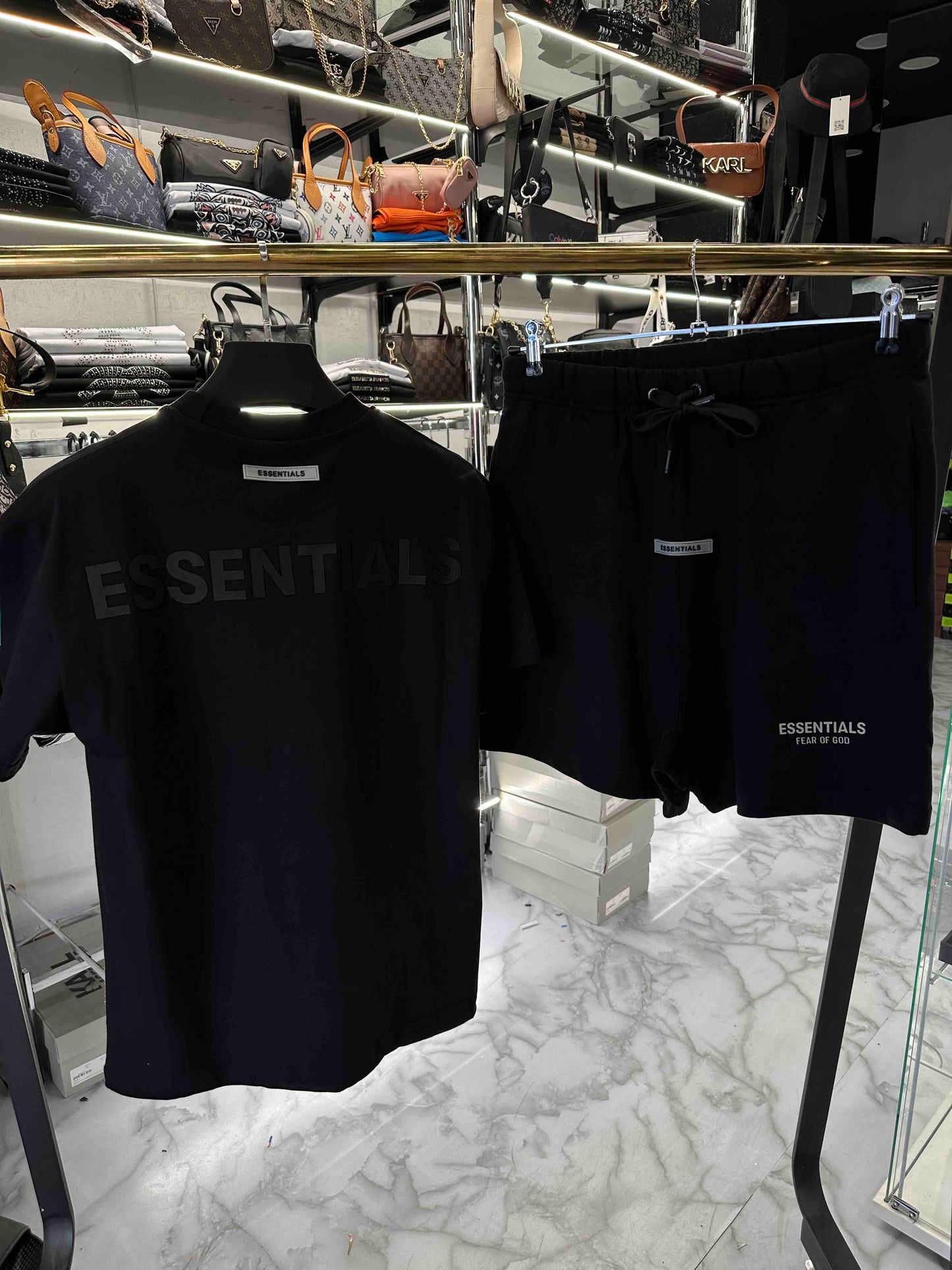ESSENTIALS SET