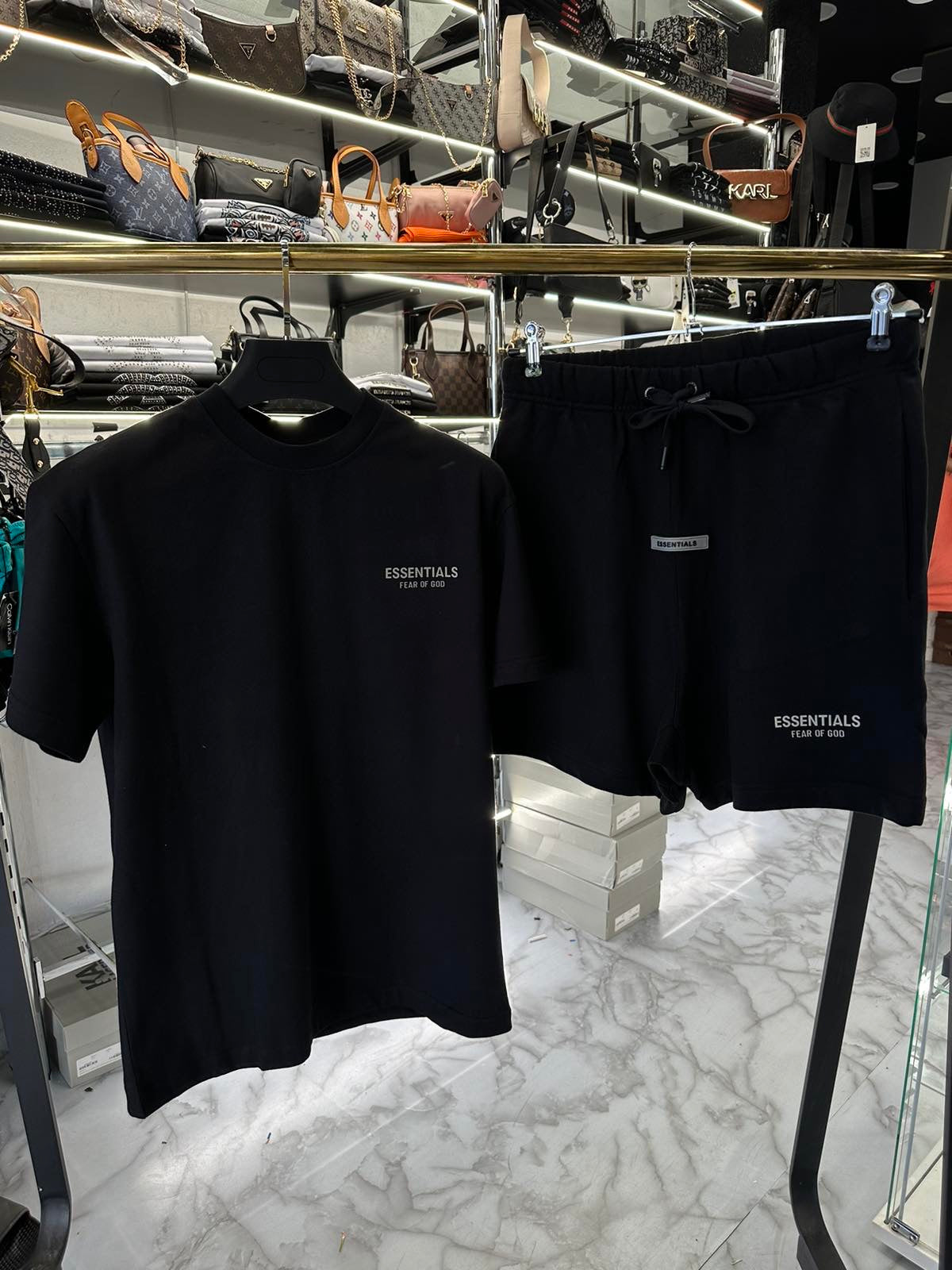 ESSENTIALS SET