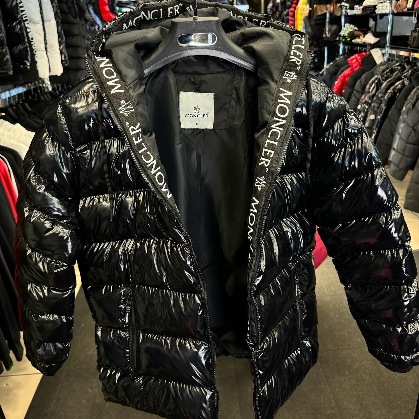 MONCLER ΜΠΟΥΦΑΝ ΓΥΑΛΙΣΤΕΡΟ