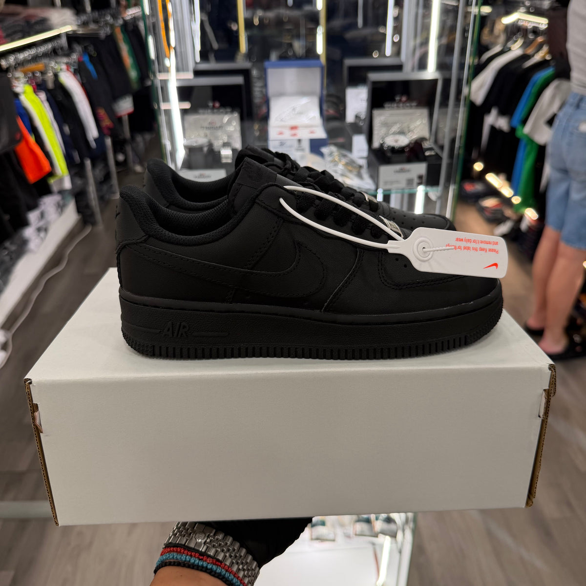 NIKE AIR FORCE 1 BLACK