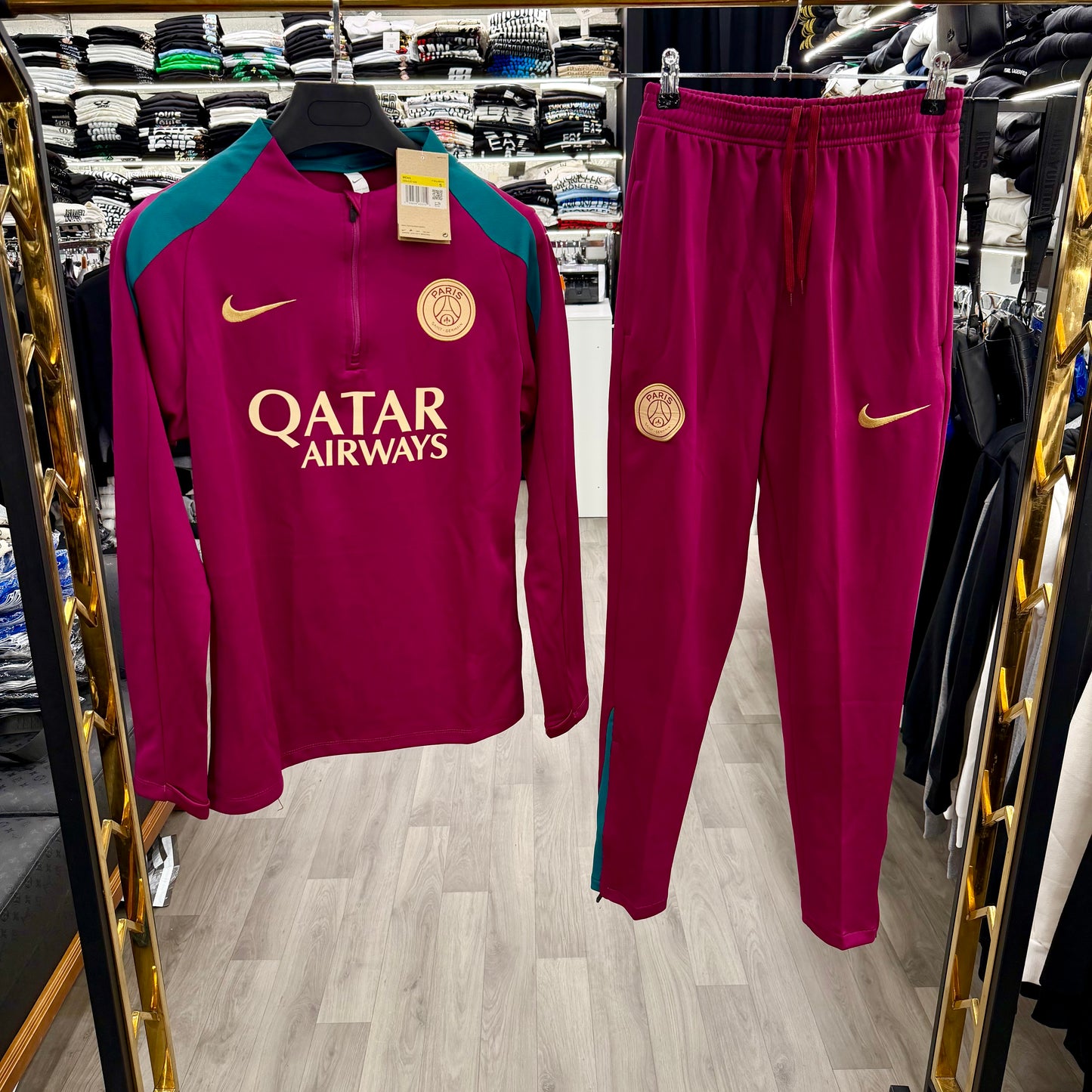 NIKE PARIS - ΣΕΤ ΦΟΡΜΕΣ