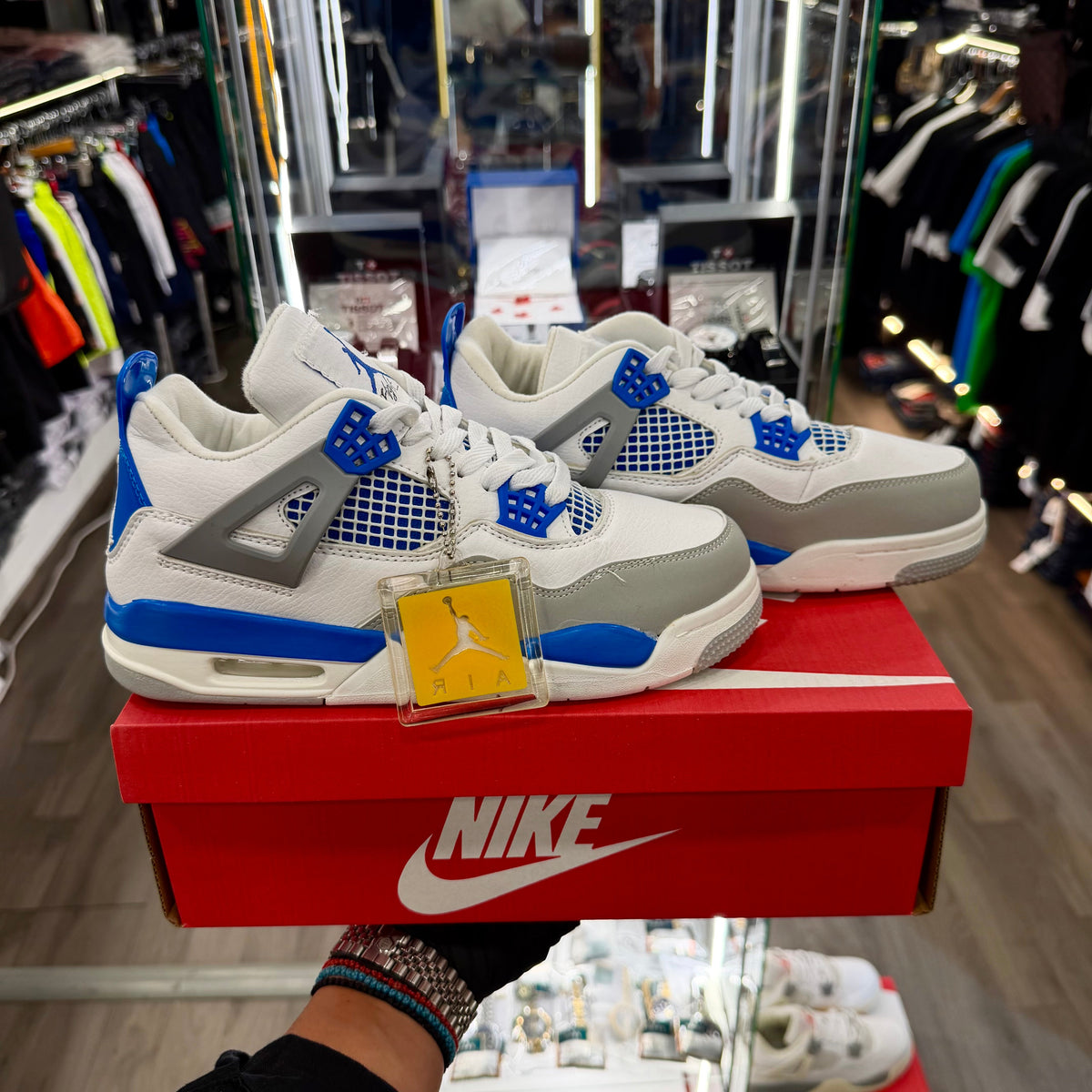 AIR JORDAN 4