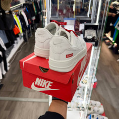 NIKE AIR FORCE 1 SUPREME